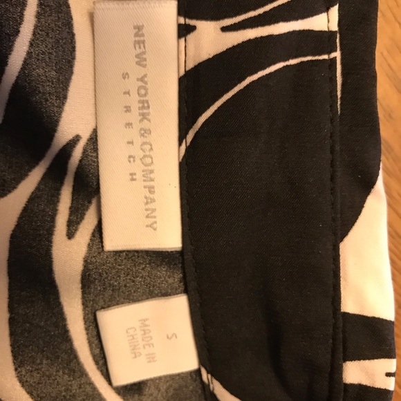 Black & white polka dot button up top in size S. - Picture 3 of 4